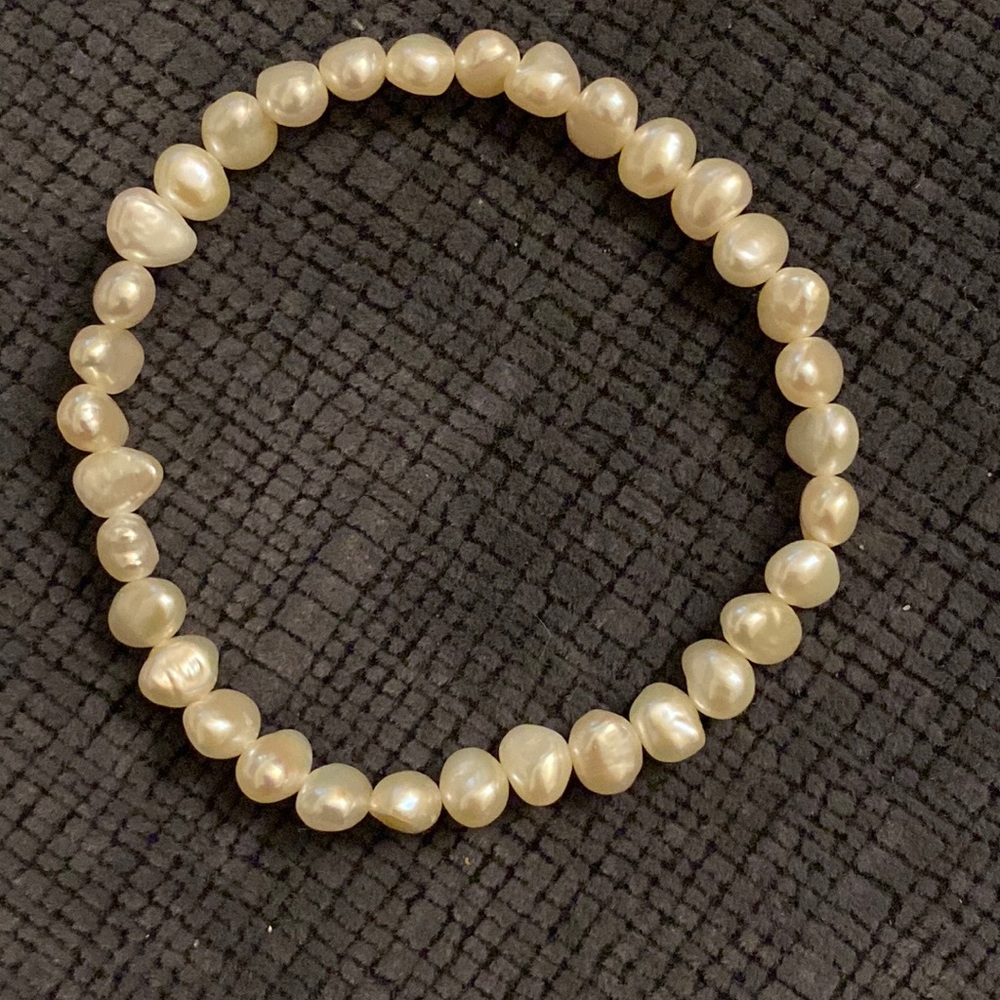 NWOT Fresh Water Pearl Stretch Bracelet